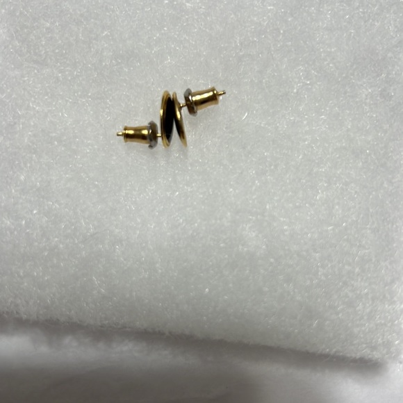 Black and gold stud earrings - Picture 3 of 4